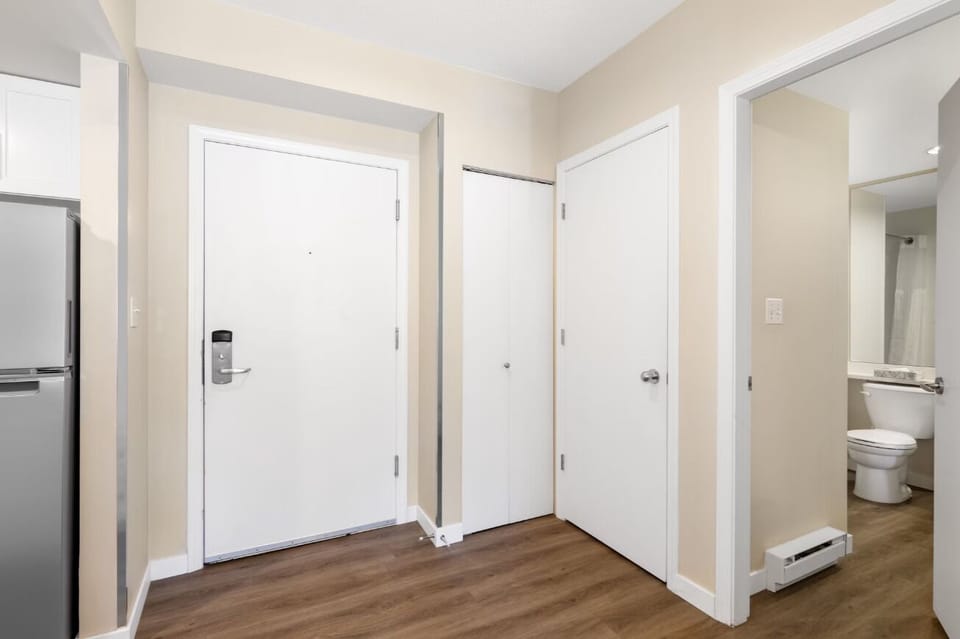 Arrive effortlessly with a clean, private entry corridor.