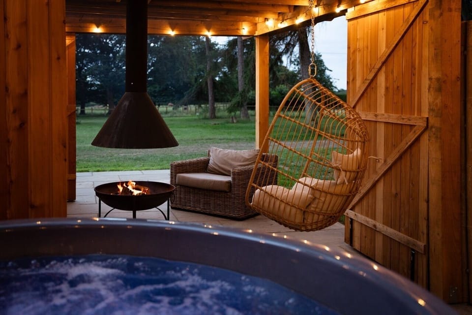 Hot Tub / whirlpool bath (Outdoor)