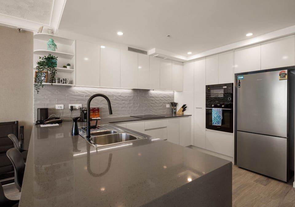 Apartment, 2 Bedrooms, Balcony, Beach View | Private kitchen