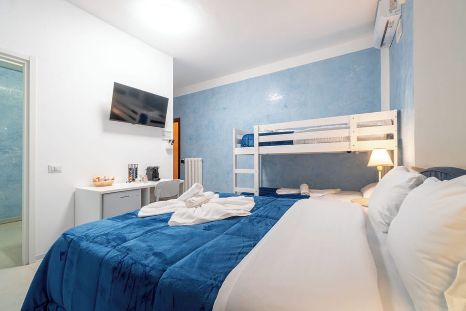Standard Quadruple Room | Desk, free WiFi