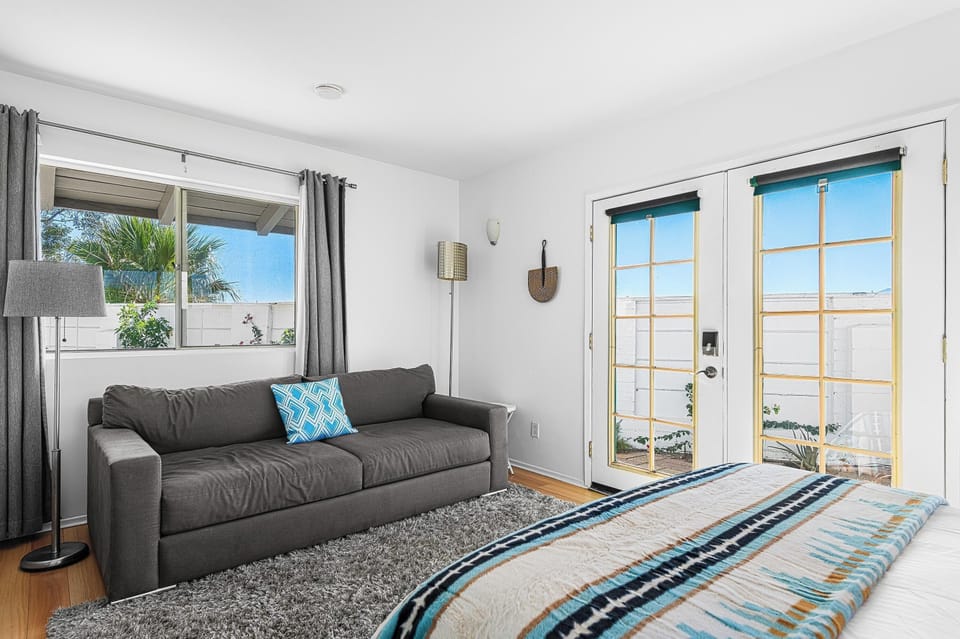 Deluxe Studio Suite, Mountain View | Free WiFi, bed sheets