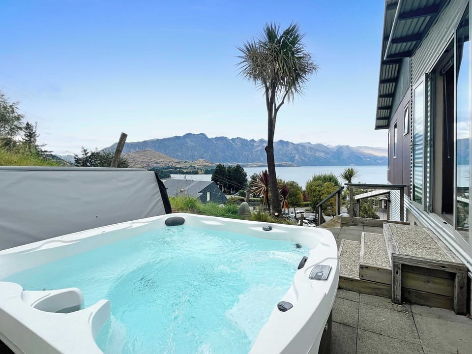 Full access to the spa, views included!