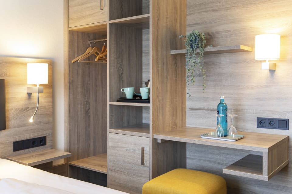Comfort Single Room | Hypo-allergenic bedding, desk, laptop workspace, blackout drapes
