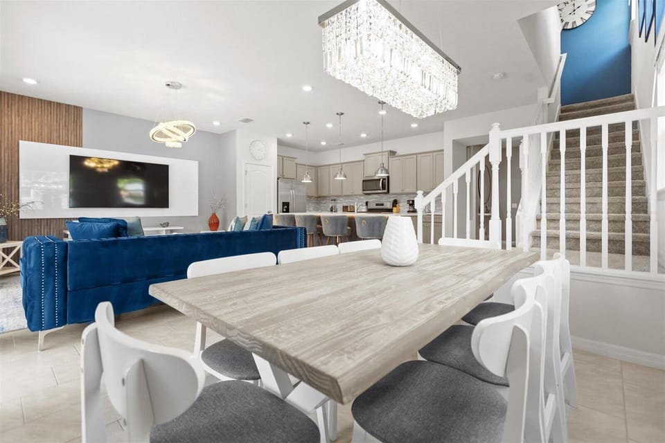 Living area with dining table
