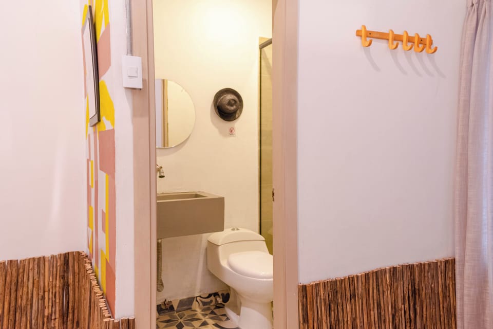 Standard Triple Room | Bathroom | Shower, towels, toilet paper