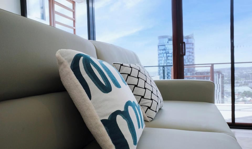 Throw pillow 