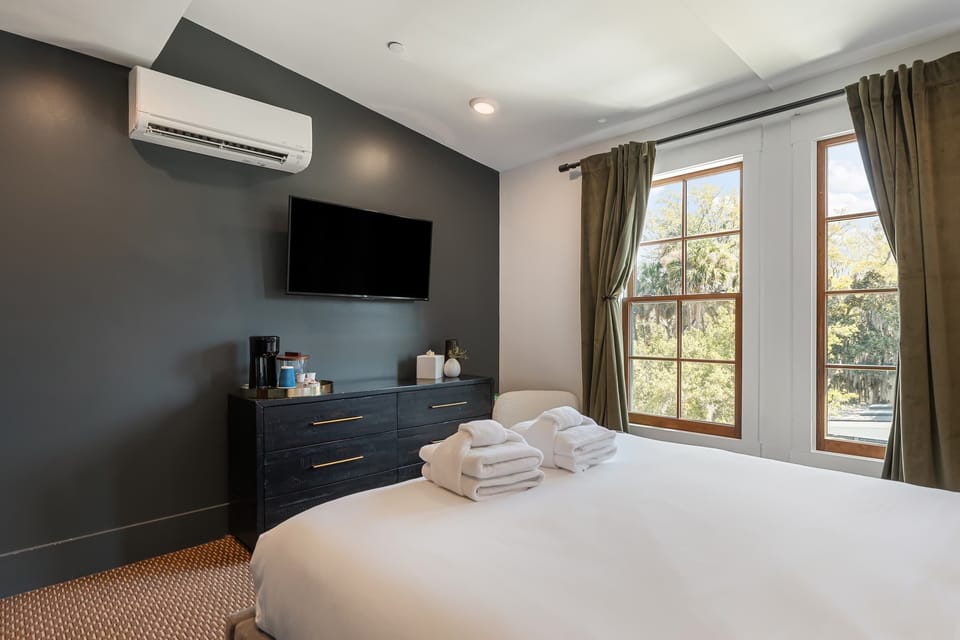 Bedroom 1: Queen Bed + TV