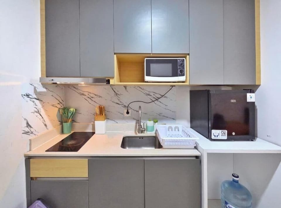 Apartment, 2 Bedrooms, City View | Private kitchen | Mini-fridge, microwave, stovetop, cookware/dishes/utensils