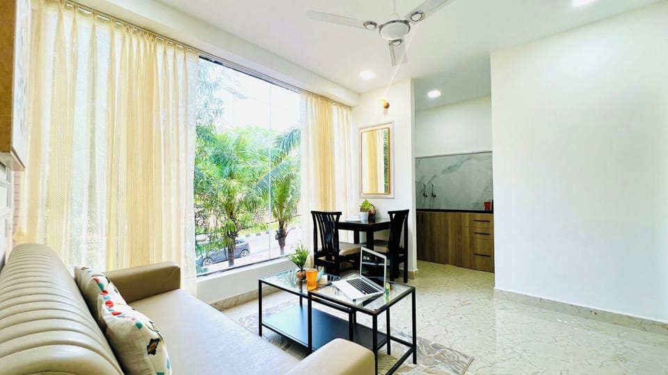 Basic Single Room | Living area