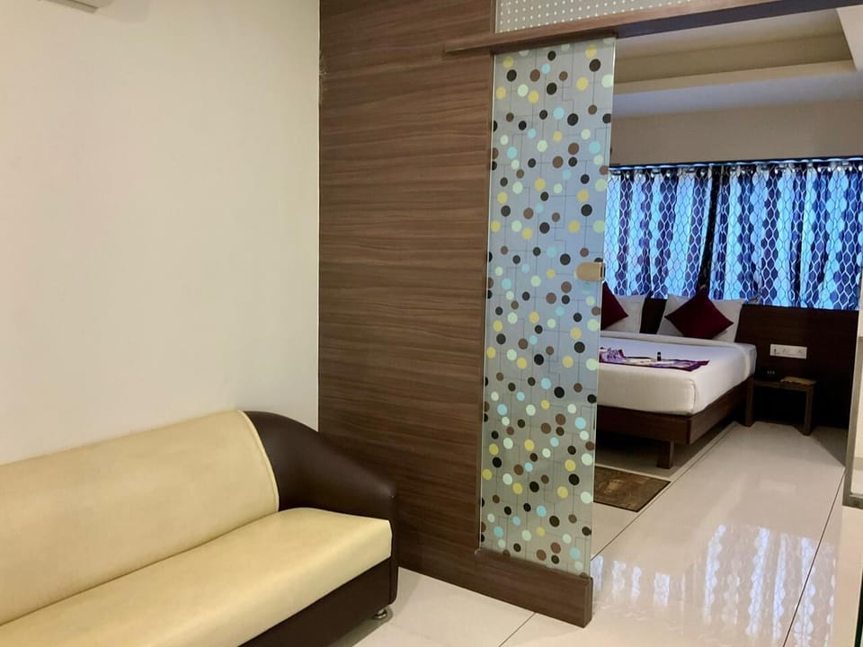 Suite, City View | Interior