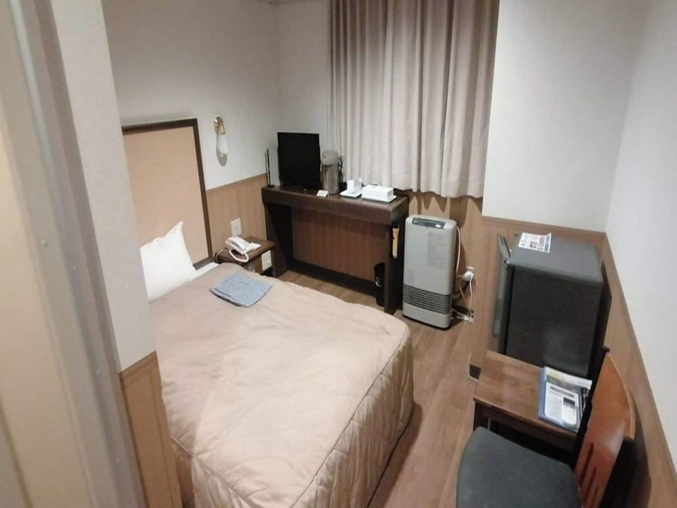 Standard Single Room, Smoking | Down comforters, free WiFi, bed sheets
