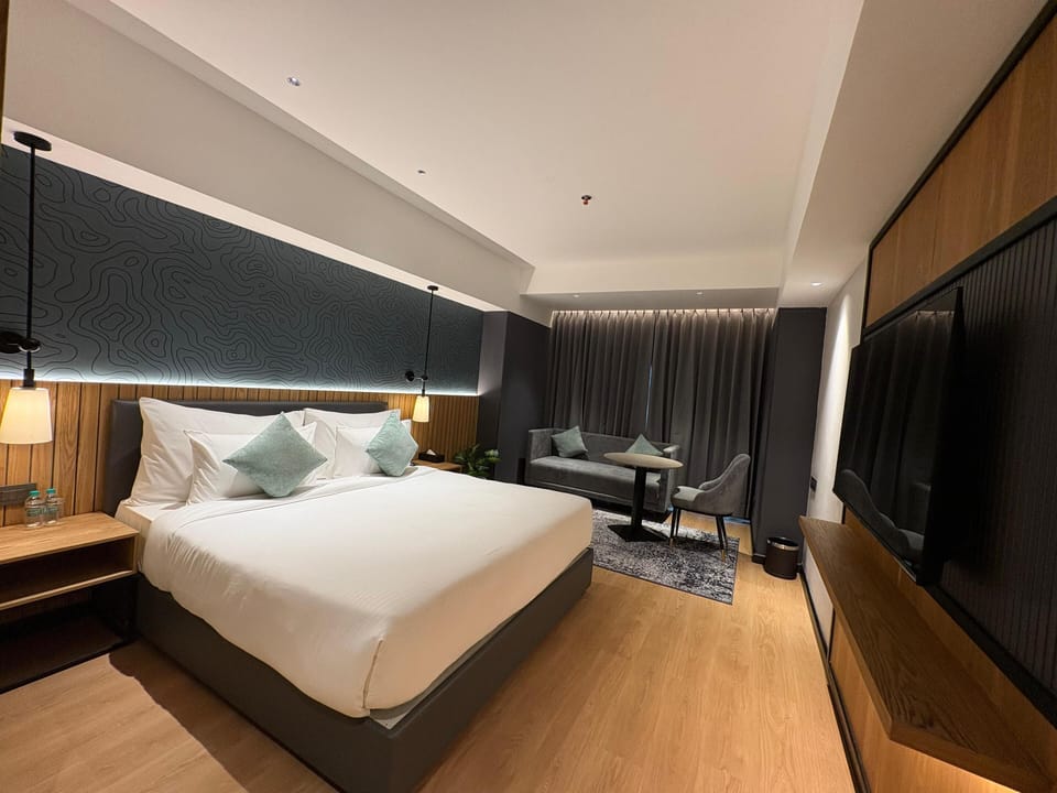 Club Room, City View | Iron/ironing board