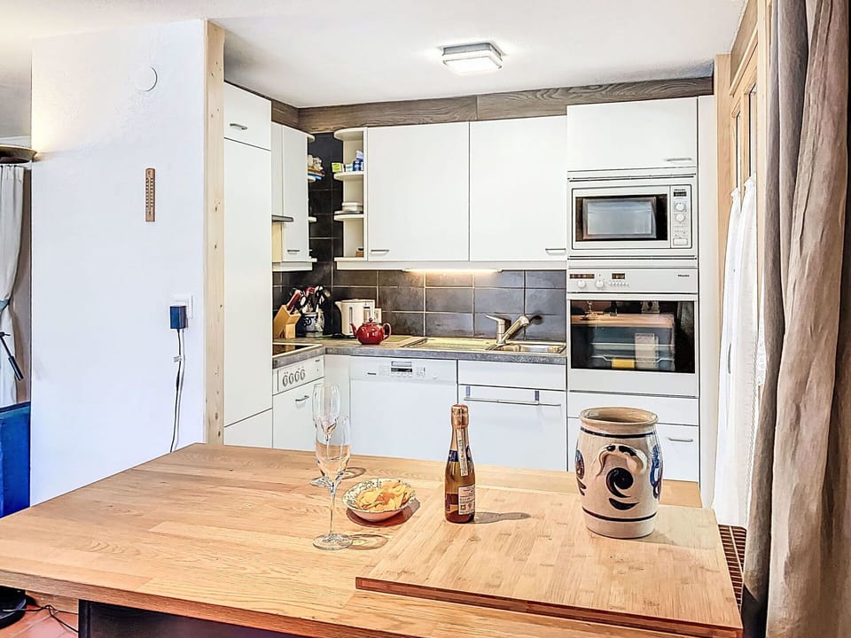 Furniture, Kitchen Appliance, Kitchen, Countertop, Interior Design, Cabinetry, Flooring, Major Appliance, Wood, Floor
