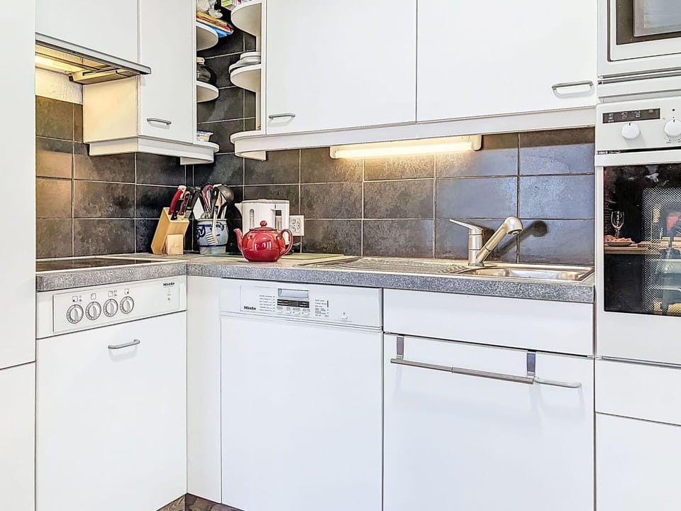 Kitchen Appliance, Kitchen, Countertop, Major Appliance, Cabinetry, Home Appliance, Kitchen Stove, Flooring, Interior Design, Stove
