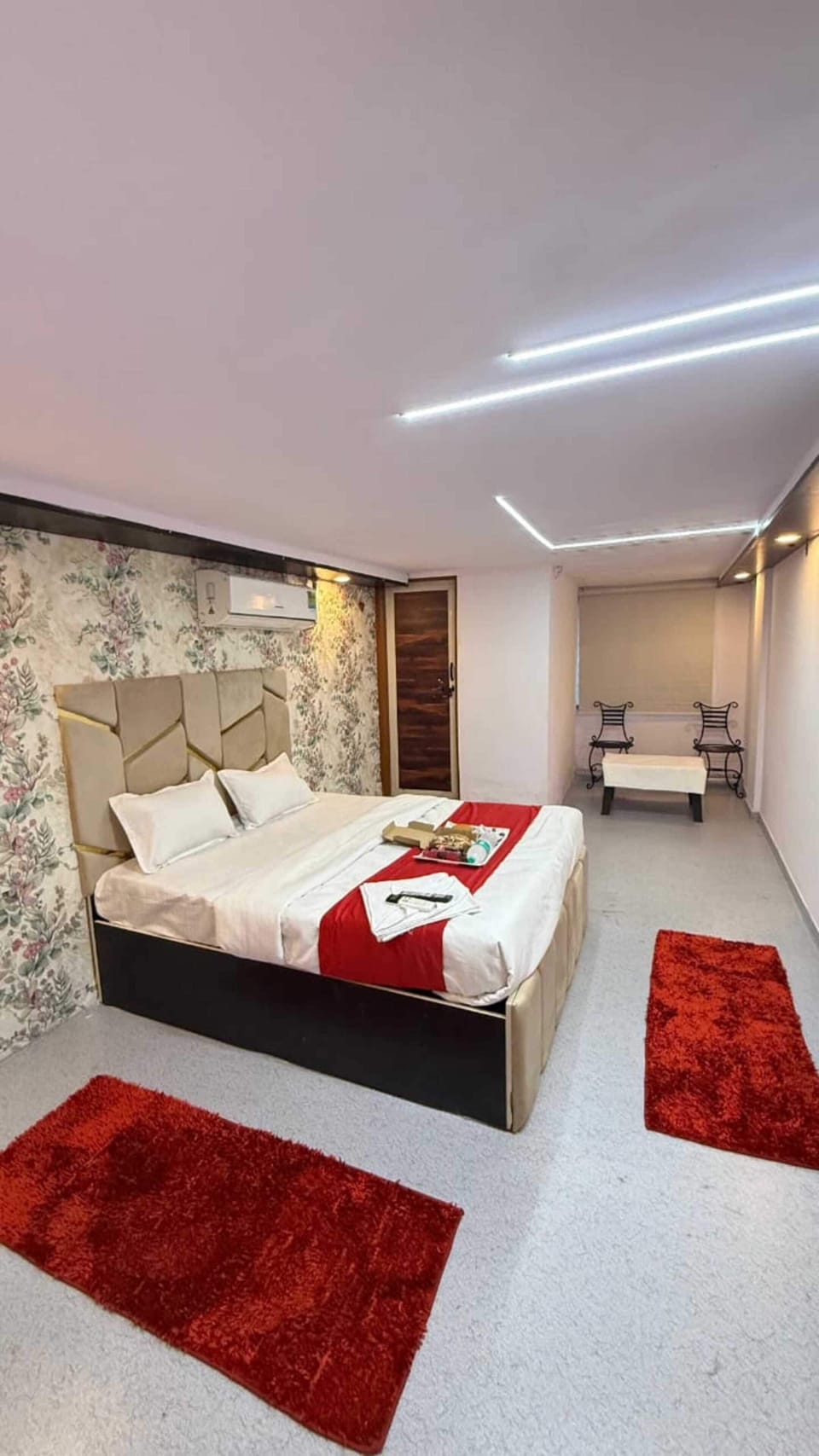 Luxury Room | Rollaway beds, free WiFi, bed sheets