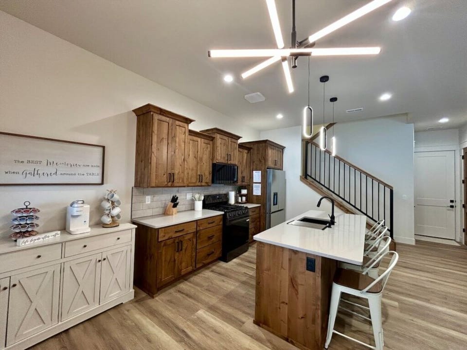 Full kitchen
