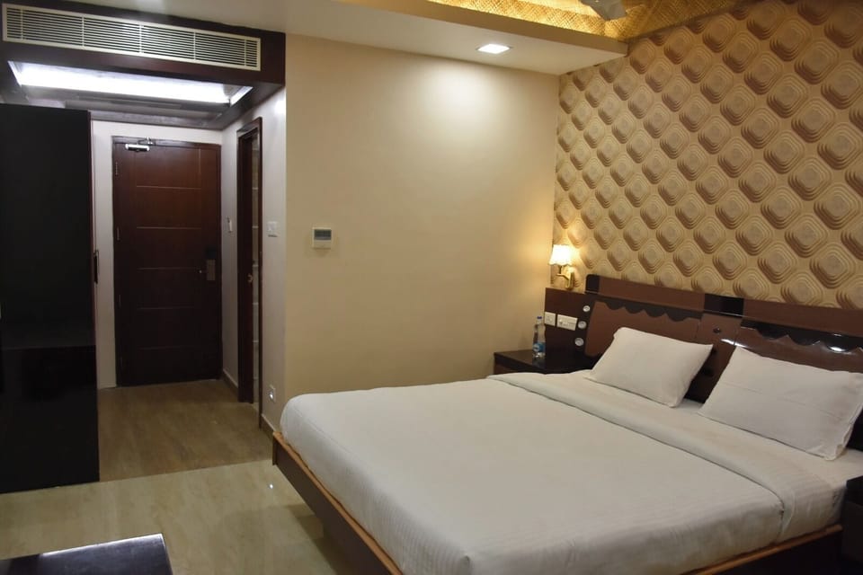 Standard Room | Hypo-allergenic bedding, desk, free WiFi, bed sheets