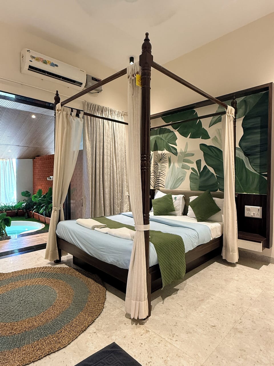 Suite, Courtyard View | Free WiFi, bed sheets