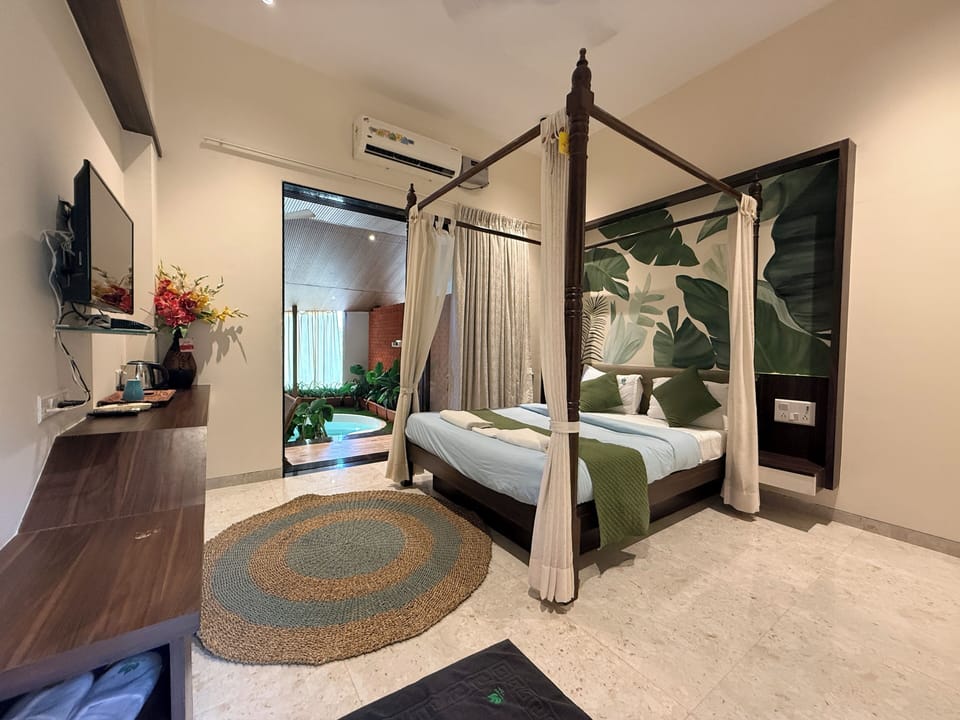 Suite, Courtyard View | Free WiFi, bed sheets