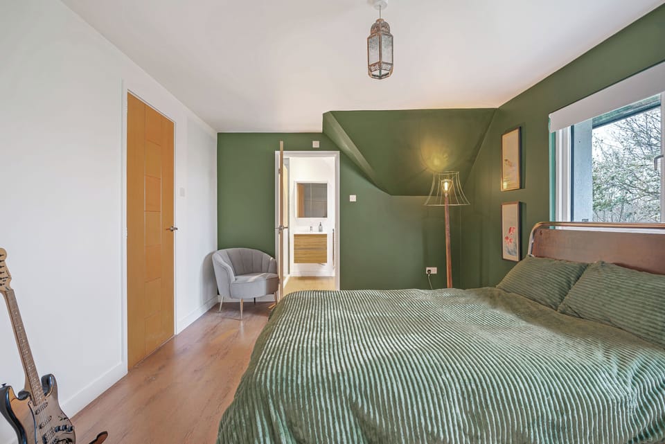 Double bedroom with ensuite and double bed