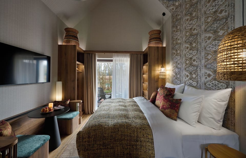Luxury Suite | Minibar, in-room safe, free WiFi, bed sheets