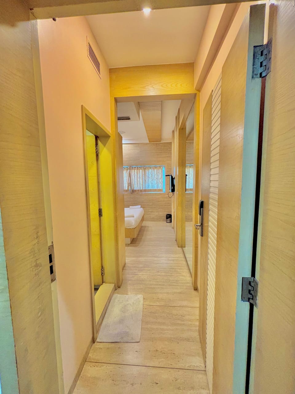 Superior Room, City View | Bathroom | Shower, towels, soap, shampoo