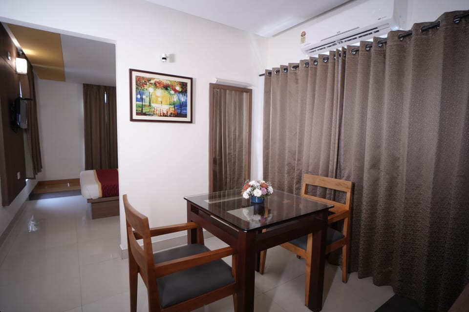 Classic Suite, City View | Dining