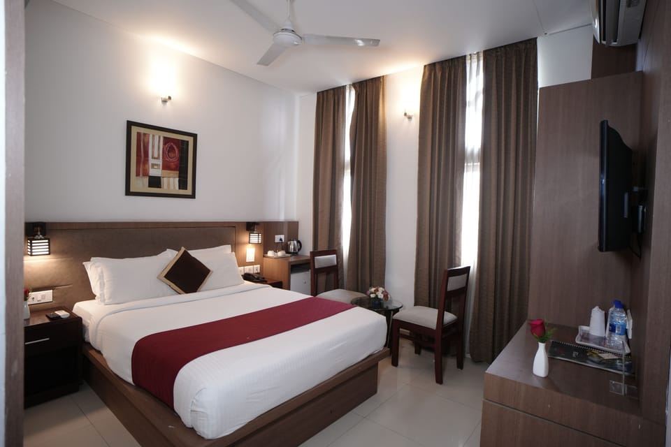 Deluxe Double Room, City View | In-room safe, soundproofing, iron/ironing board, free WiFi