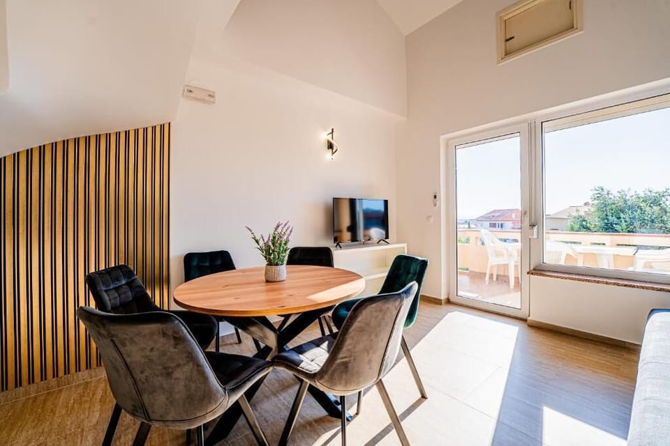 Apartment, 2 Bedrooms, Balcony | Dining