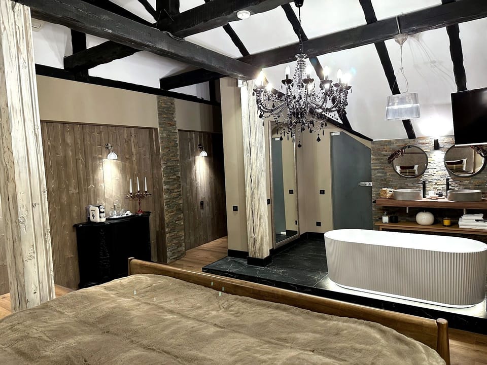 Executive Double Room | Minibar, free WiFi, bed sheets