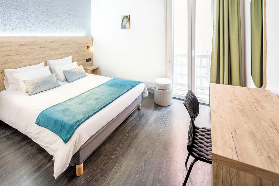 Double Room | Free WiFi, wheelchair access