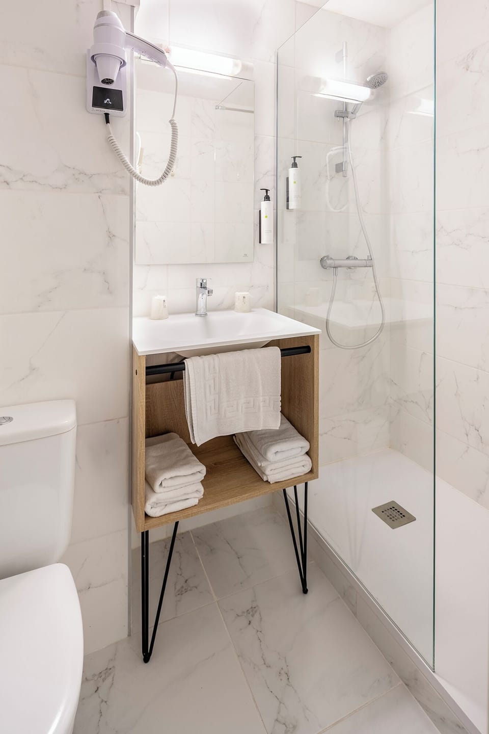 Twin Room | Bathroom