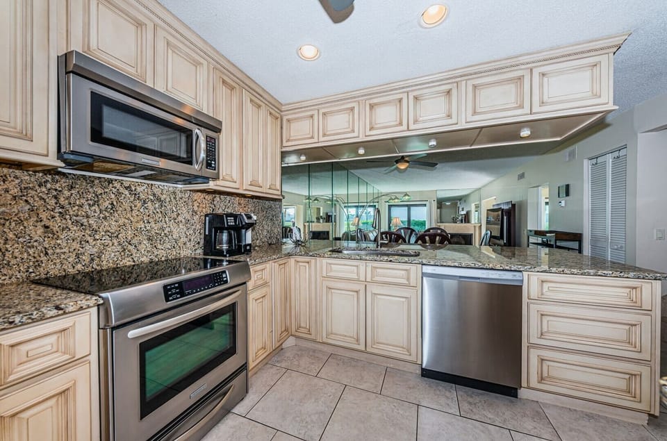 14-web-or-mls-Kitchen 1-2
