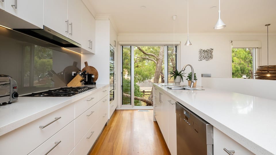 Full kitchen