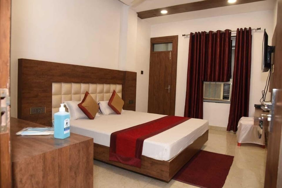 Deluxe Double Room, City View | Desk, laptop workspace, WiFi (free)