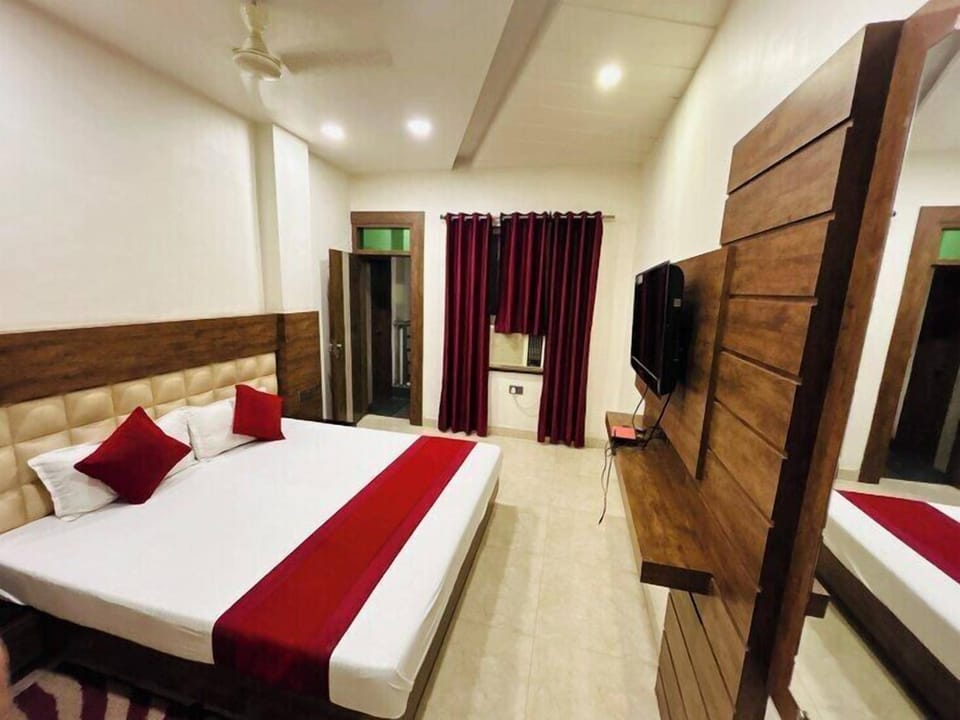 Standard Double Room, City View | Desk, laptop workspace, WiFi (free)