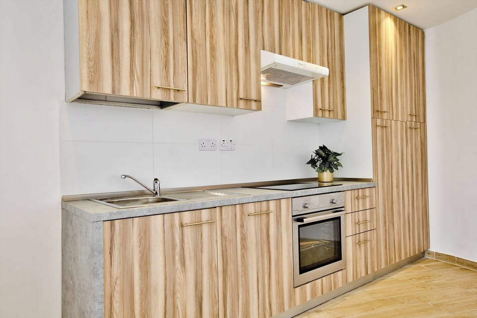 Fridge, oven, dishwasher, highchair