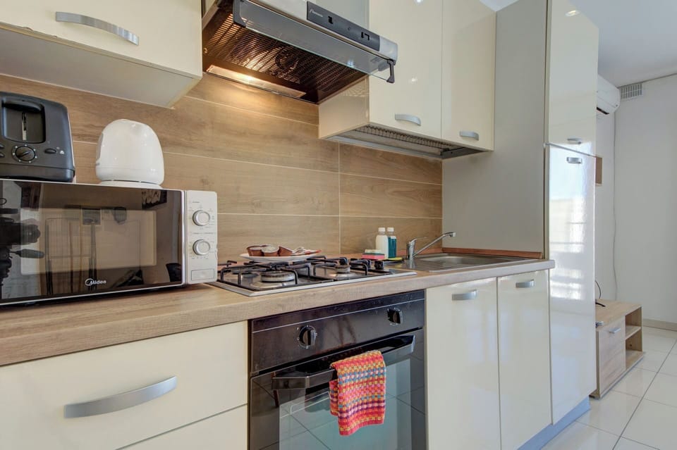 Fridge, oven, dishwasher, highchair