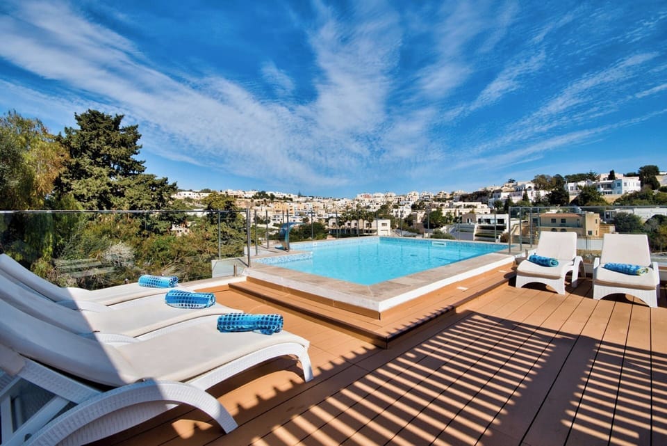 Indoor pool, sun loungers