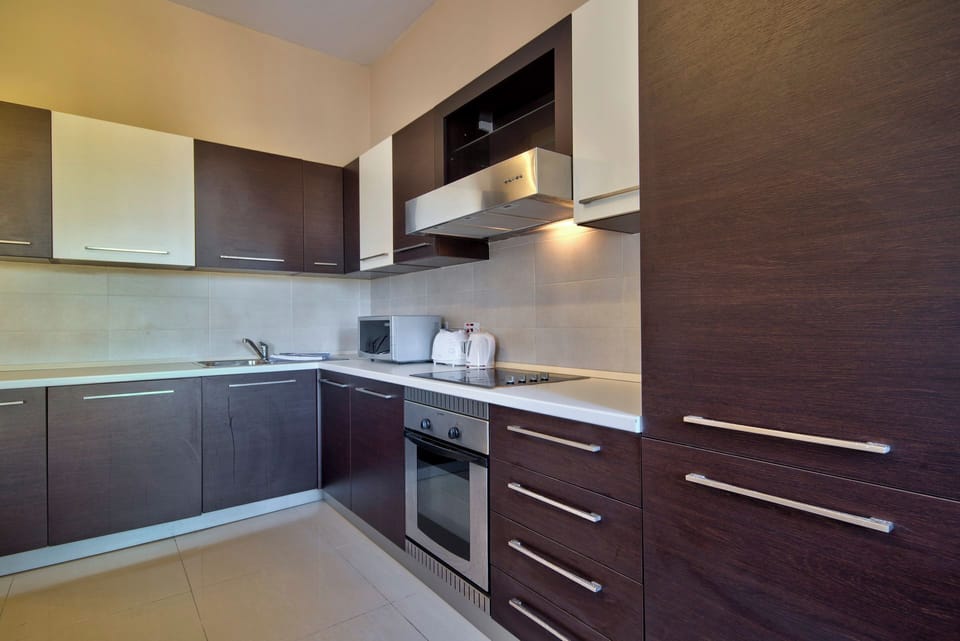 Fridge, oven, highchair
