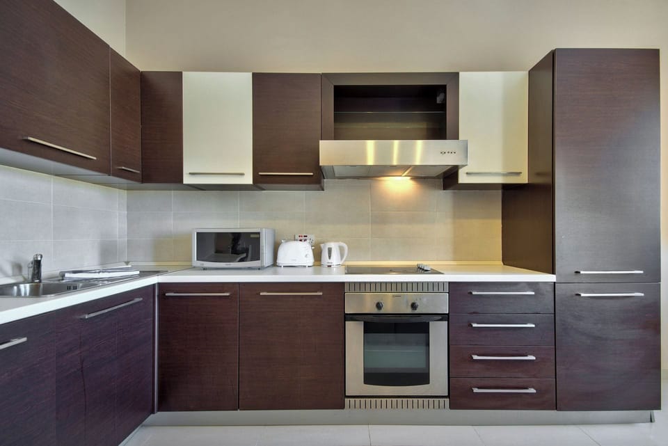 Fridge, oven, highchair