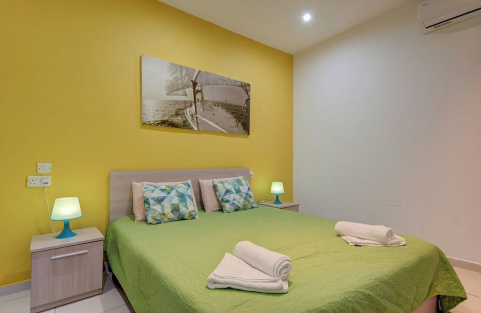 2 bedrooms, iron/ironing board, free cribs/infant beds, bed sheets