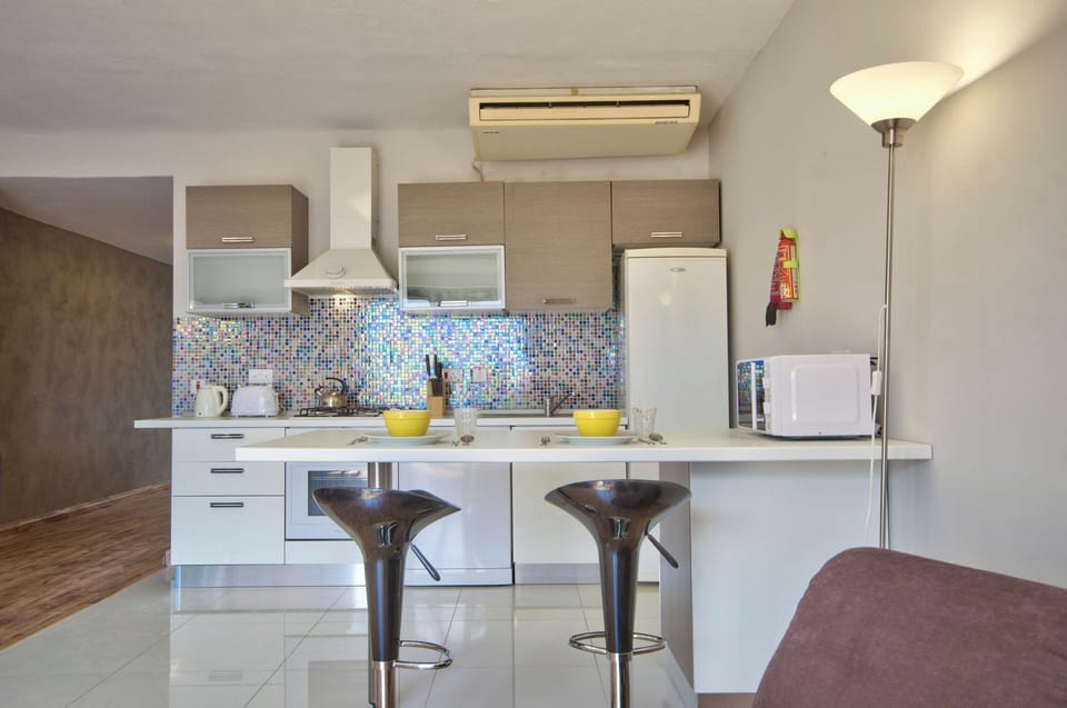 Fridge, oven, dishwasher, highchair