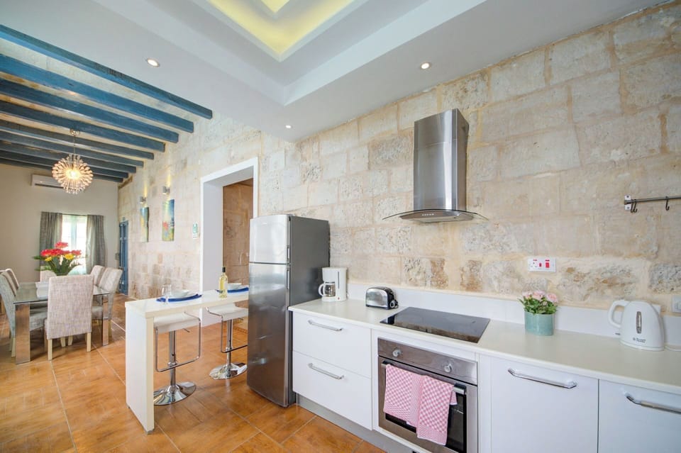 Fridge, oven, dishwasher, highchair