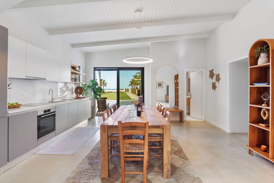 Deluxe Villa, 3 Bedrooms, Beachfront | Dining