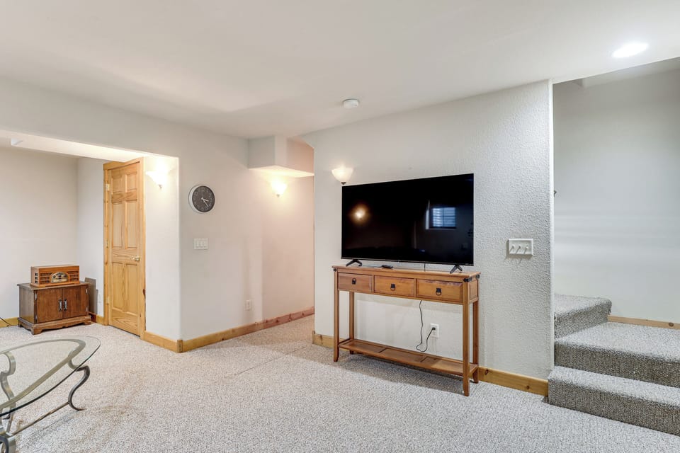 House (5 Bedrooms) | Interior
