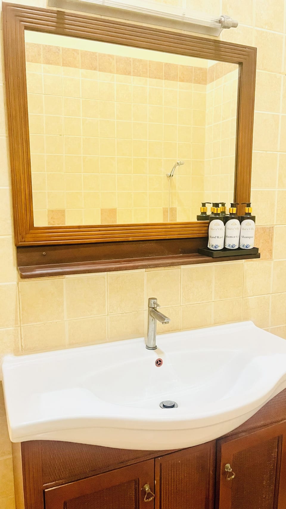 Separate tub and shower, towels, soap, shampoo