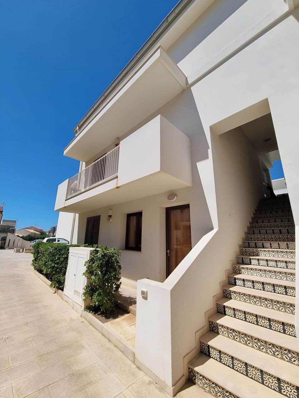Residential Area, Home, Apartment, Balcony, Estate, Daylighting, Plaster, Driveway, Villa