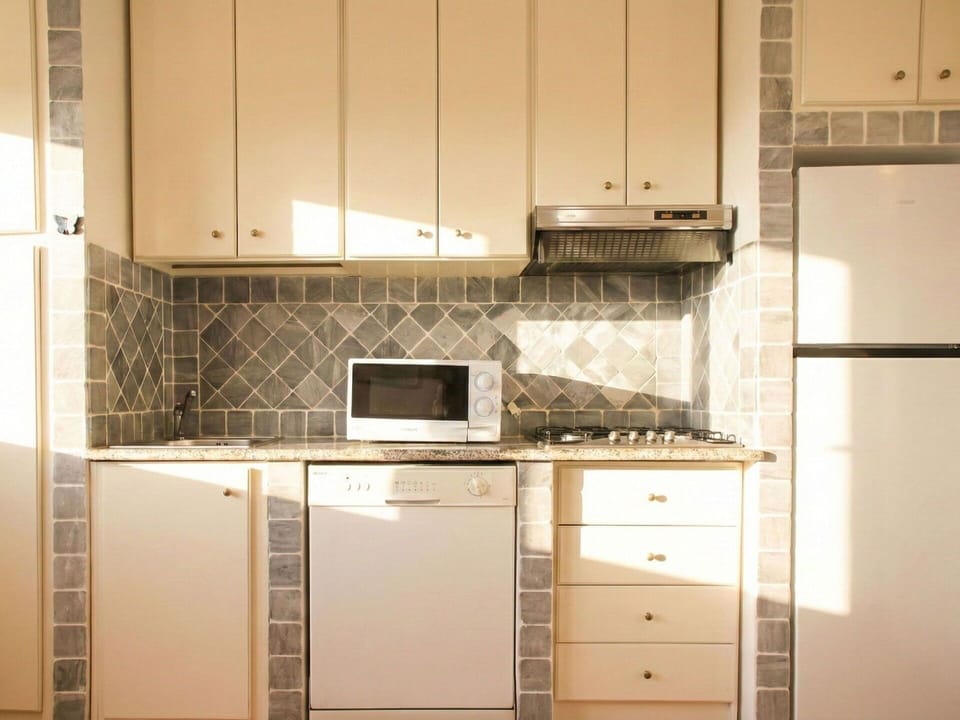 Kitchen, Major Appliance, Flooring, Wood, Kitchen Appliance, Interior Design, Countertop, Floor, Cabinetry, Ceiling