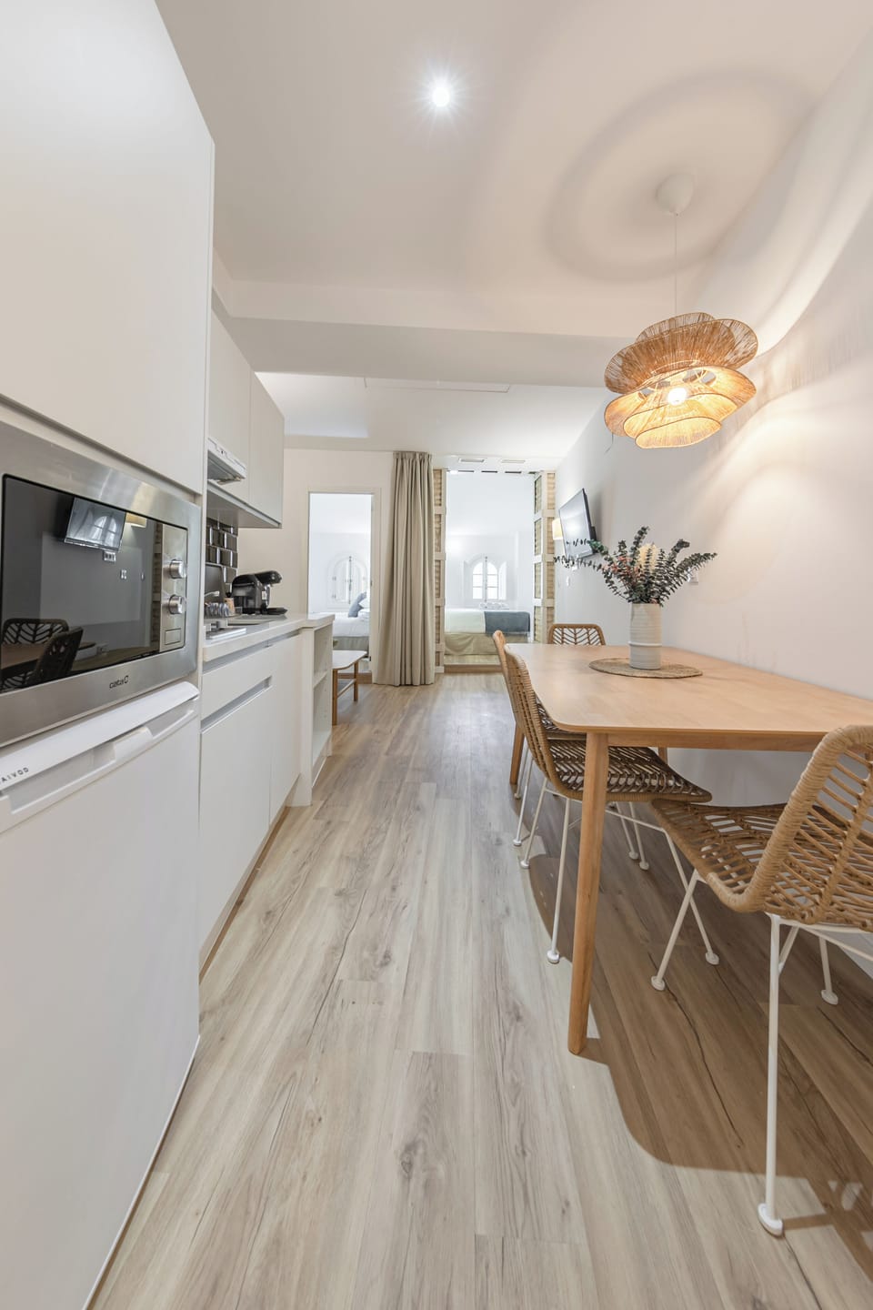 Deluxe Apartment, City View | Dining